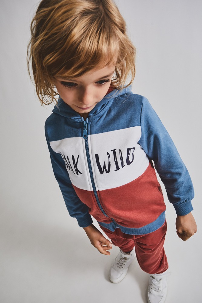 conjunto-nino-abierto