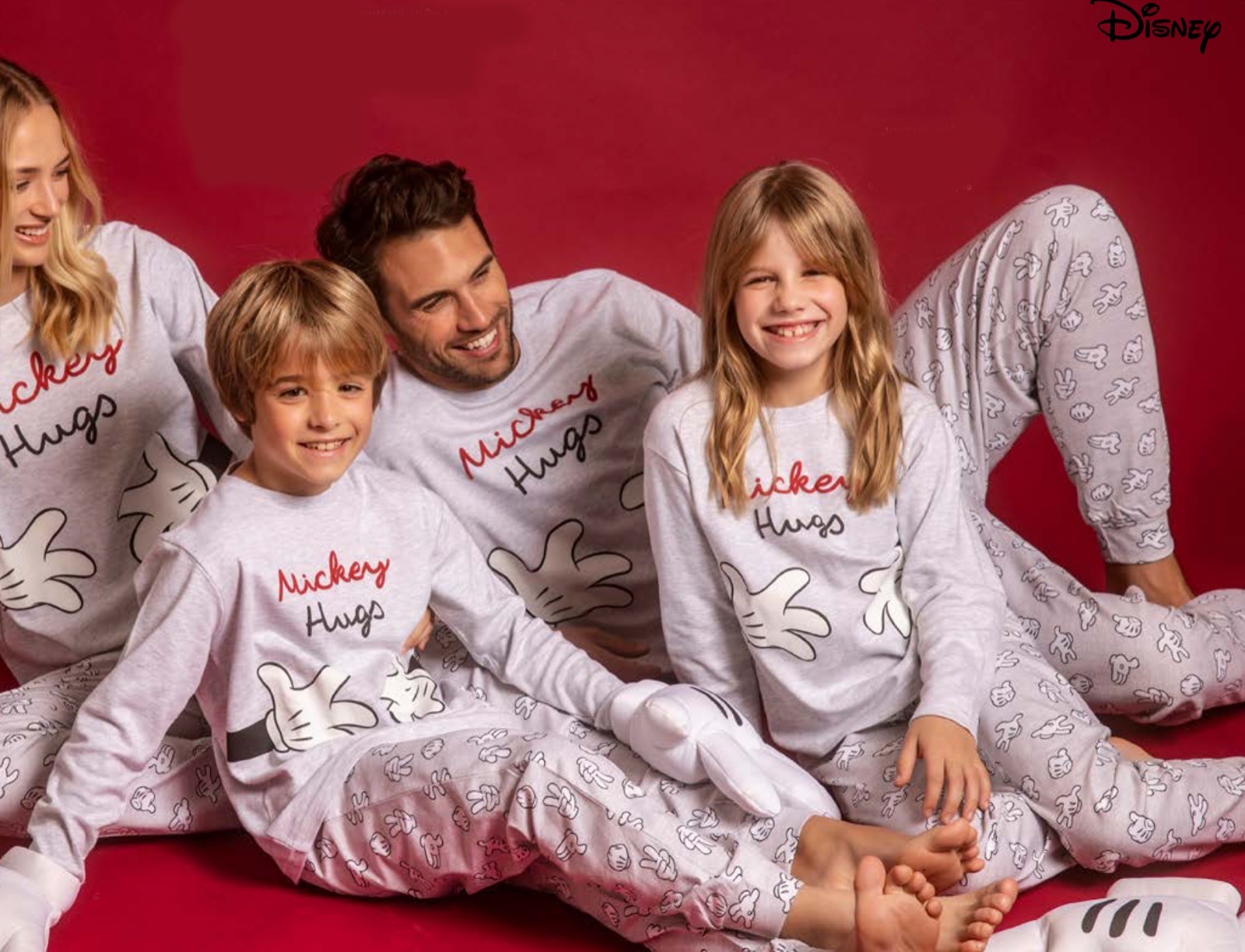 pijama-tween-chica-mickey-hugs